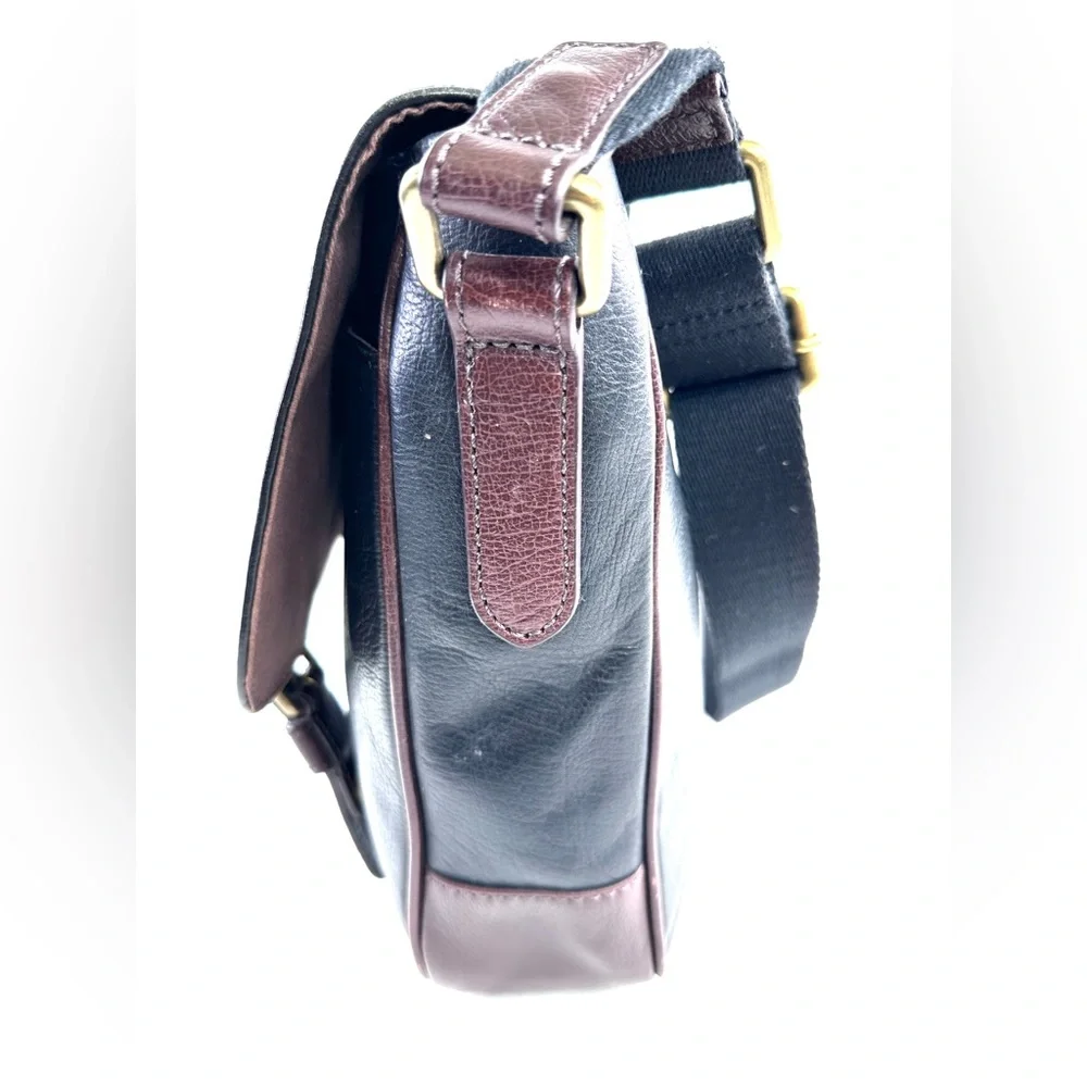 Fossil Black Brown Leather Medium Messenger Bag Brass Buckles Unisex Crossbody